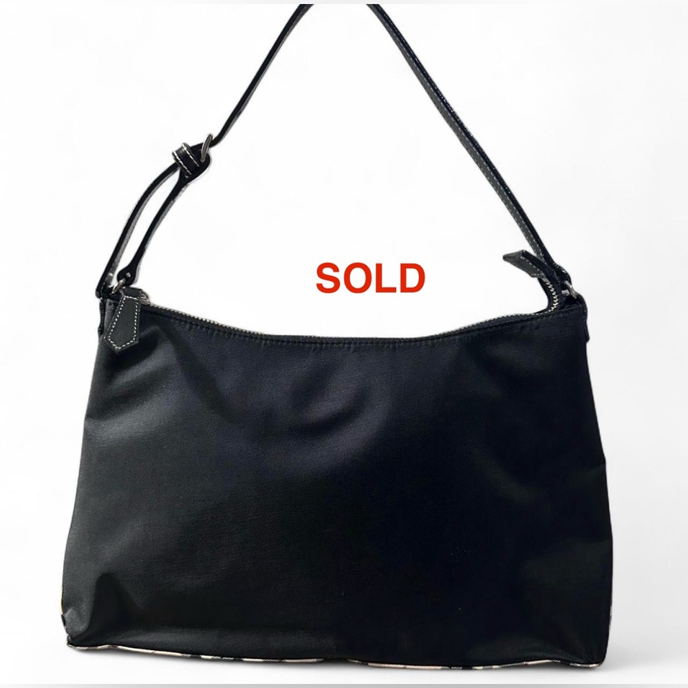 BURBERRY shoulder bag.